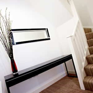 Serviced Apartments Plymouth - 3 Bed Apartment Hall