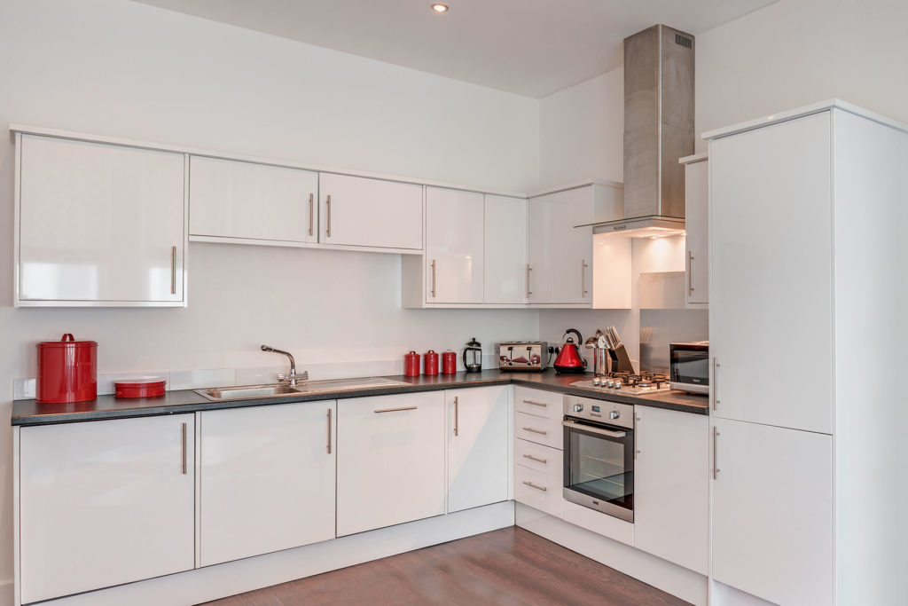 Serviced Apartments Plymouth - 4 Bed Apartment Kitchen